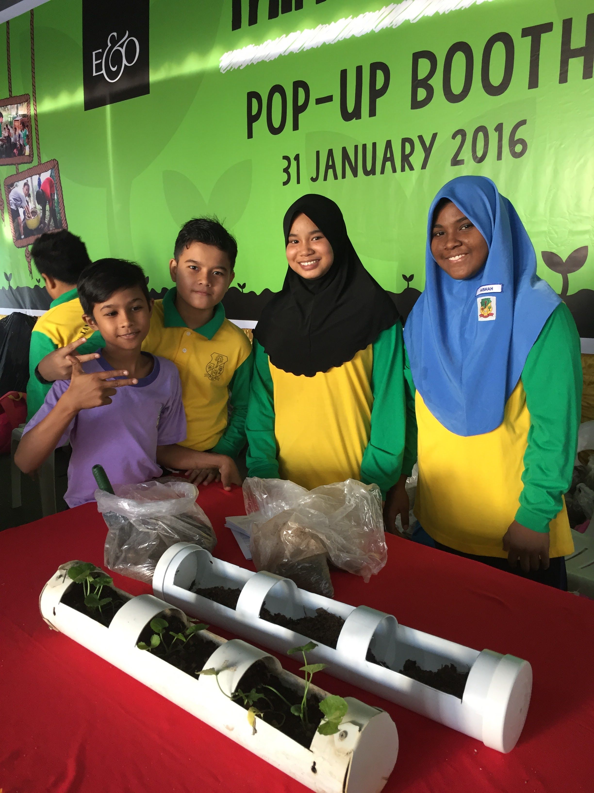 Students at a pop-up booth